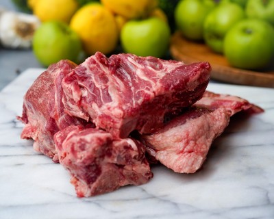 Свинина на кости охлаждённая 1 кг - купить в Хосрехе